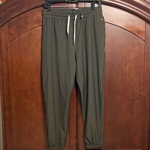 Vuori Women’s Olive Jogger Pants